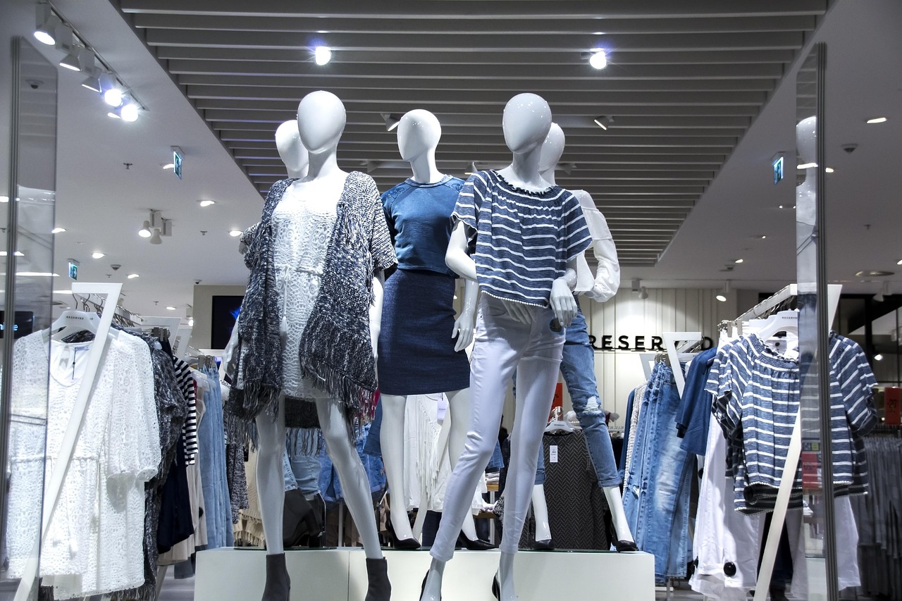 shopping mall, shopwindow, fashionable clothes, female weaknesses, temptation, slender women, mannequin, lifestyle, stylish clothes, fashionable brands, shopping, for women, shopping mall, shopping mall, shopping mall, mannequin, shopping, shopping, shopping, shopping, shopping